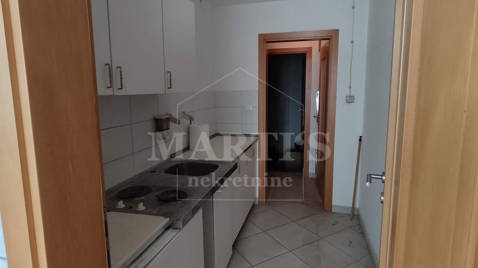 TRNAVA, posl. prostor - 100m2 + skladište 32m2, 6 PM