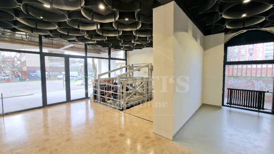 Commercial Property, 700 m2, For Sale, Zagreb - Voltino