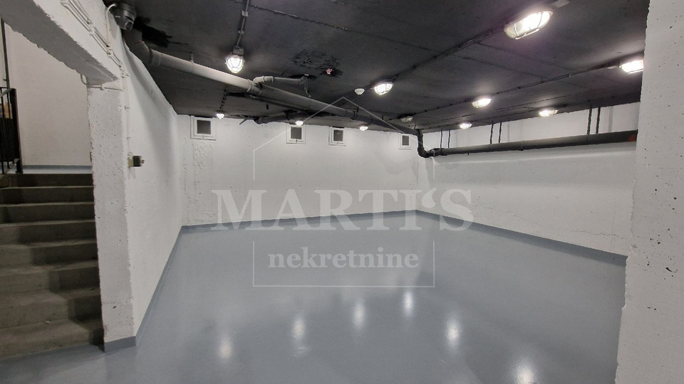 Commercial Property, 700 m2, For Sale, Zagreb - Voltino