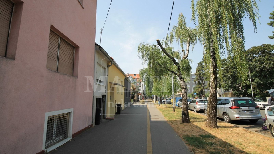 Apartment&comma; 28 m2&comma; For Sale&comma; Tre&scaron;njevka - Sjever - Tre&scaron;njevka