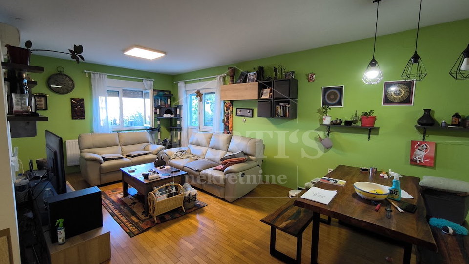 Gajnice&comma; 2-soban&comma; 78m2&comma; &plus; terasa&comma; dupla gara&zcaron;a&comma; vrt