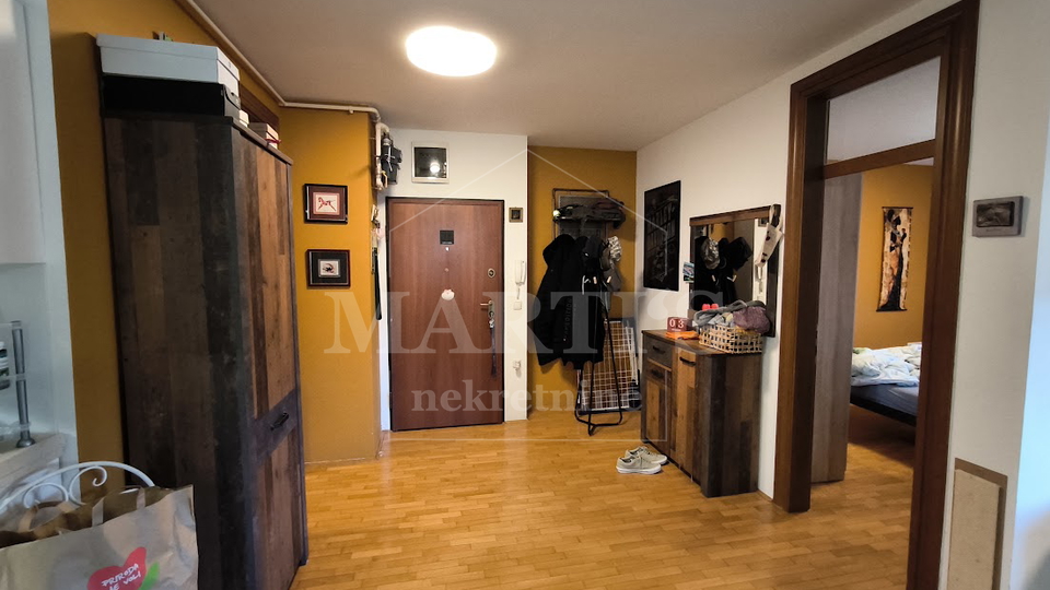 Gajnice&comma; 2-soban&comma; 78m2&comma; &plus; terasa&comma; dupla gara&zcaron;a&comma; vrt