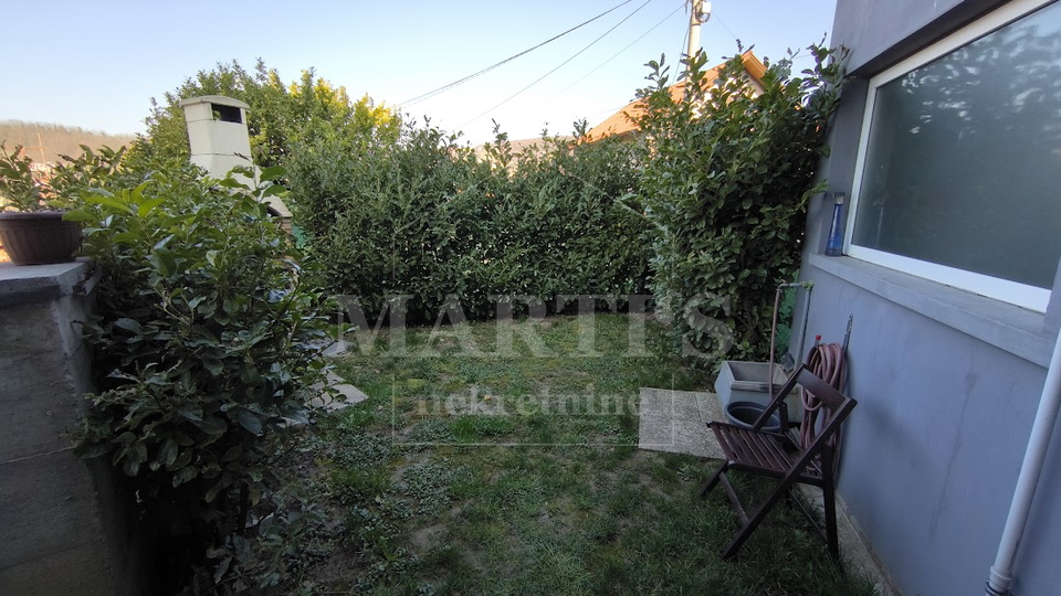 Gajnice&comma; 2-soban&comma; 78m2&comma; &plus; terasa&comma; dupla gara&zcaron;a&comma; vrt