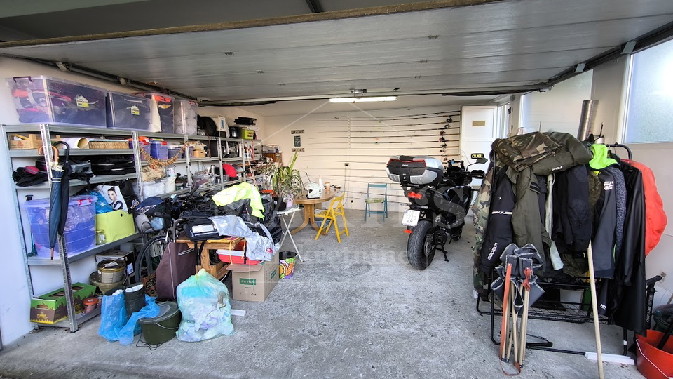 Gajnice&comma; 2-soban&comma; 78m2&comma; &plus; terasa&comma; dupla gara&zcaron;a&comma; vrt