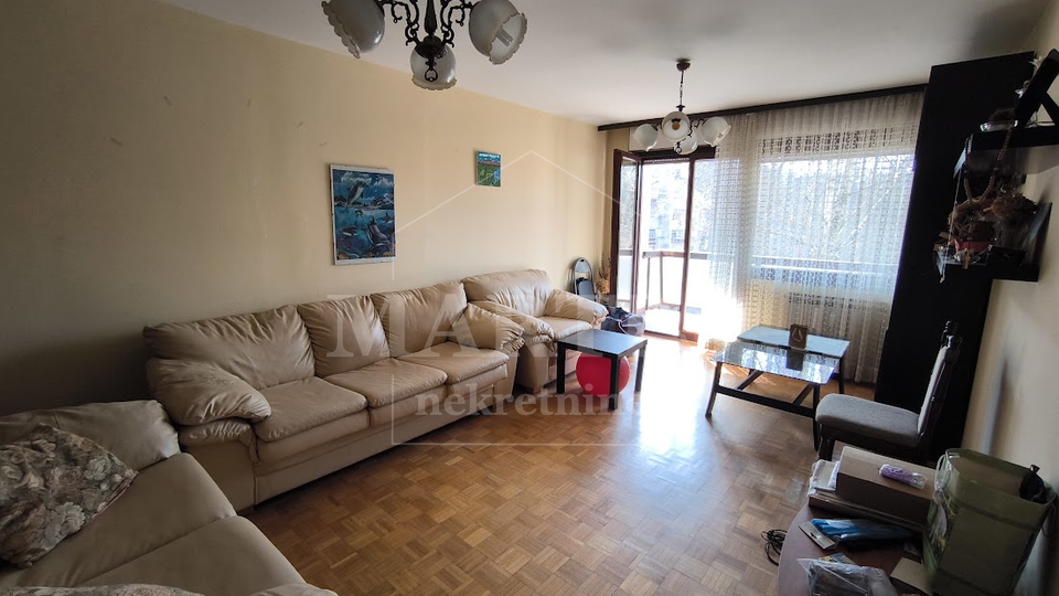 Zapre&scaron;i&cacute;&comma; Trg mladosti&comma; 3-soban&comma; 84m2&comma; s potencijalom