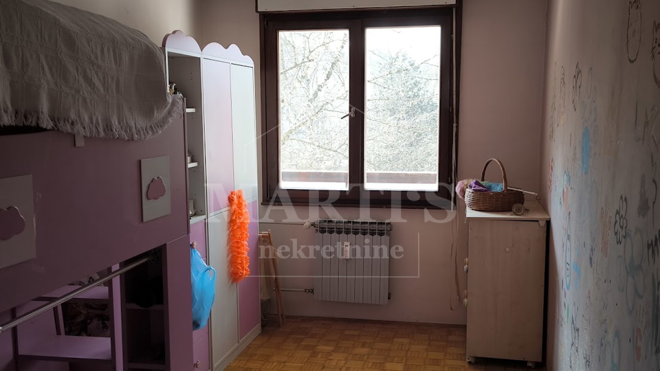 Zapre&scaron;i&cacute;&comma; Trg mladosti&comma; 3-soban&comma; 84m2&comma; s potencijalom