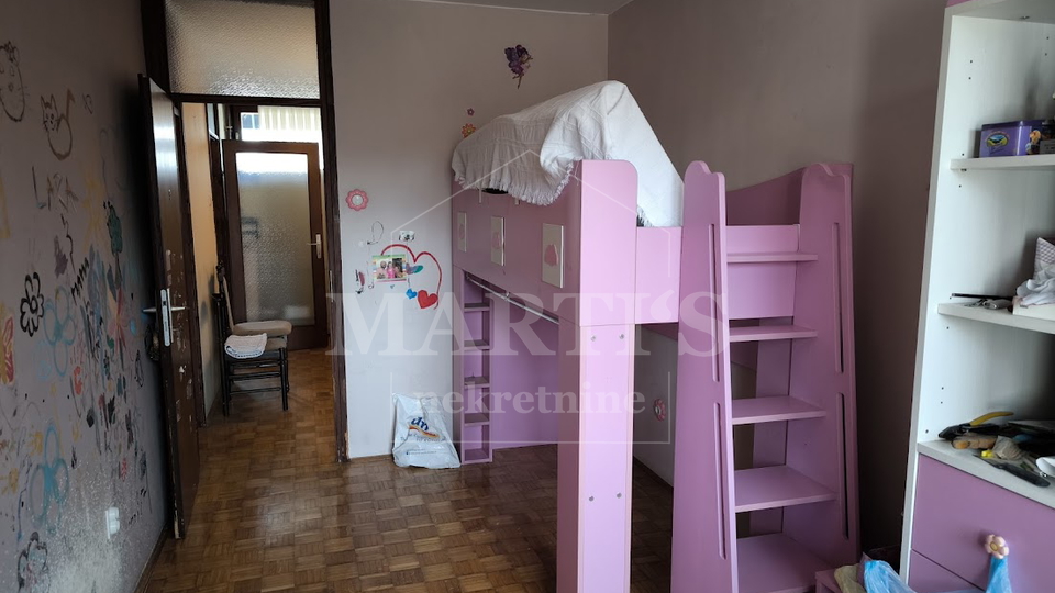 Zapre&scaron;i&cacute;&comma; Trg mladosti&comma; 3-soban&comma; 84m2&comma; s potencijalom