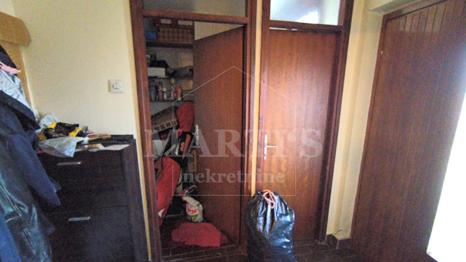 Zapre&scaron;i&cacute;&comma; Trg mladosti&comma; 3-soban&comma; 84m2&comma; s potencijalom