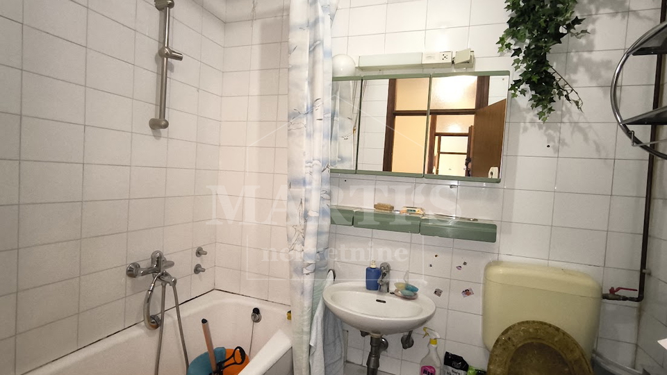 Zapre&scaron;i&cacute;&comma; Trg mladosti&comma; 3-soban&comma; 84m2&comma; s potencijalom