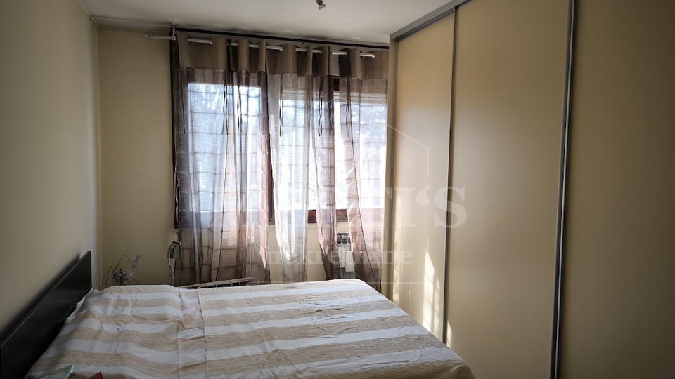 Zapre&scaron;i&cacute;&comma; Trg mladosti&comma; 3-soban&comma; 84m2&comma; s potencijalom