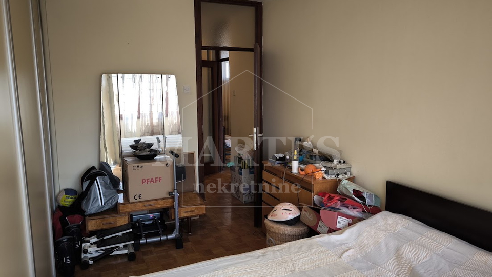 Zapre&scaron;i&cacute;&comma; Trg mladosti&comma; 3-soban&comma; 84m2&comma; s potencijalom