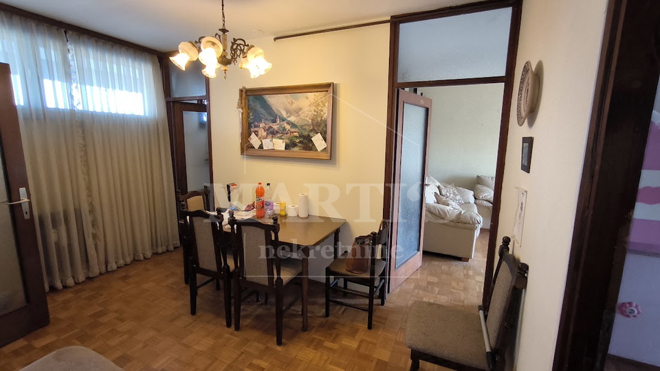 Zapre&scaron;i&cacute;&comma; Trg mladosti&comma; 3-soban&comma; 84m2&comma; s potencijalom