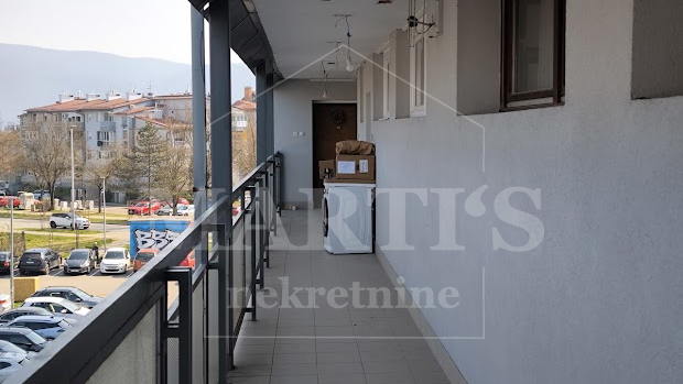 Zapre&scaron;i&cacute;&comma; Trg mladosti&comma; 3-soban&comma; 84m2&comma; s potencijalom