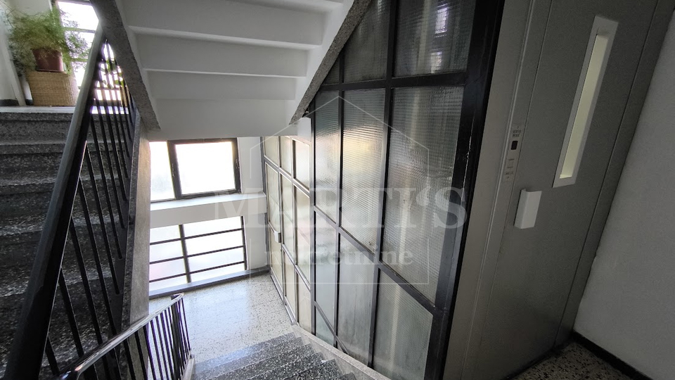 Apartment&comma; 38 m2&comma; For Sale&comma; Tre&scaron;njevka - Jug - Kne&zcaron;ija