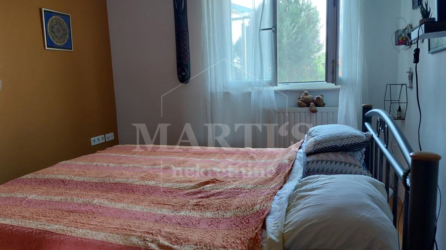 Gajnice&comma; 2-soban&comma; 78m2&comma; &plus; terasa&comma; dupla gara&zcaron;a&comma; vrt