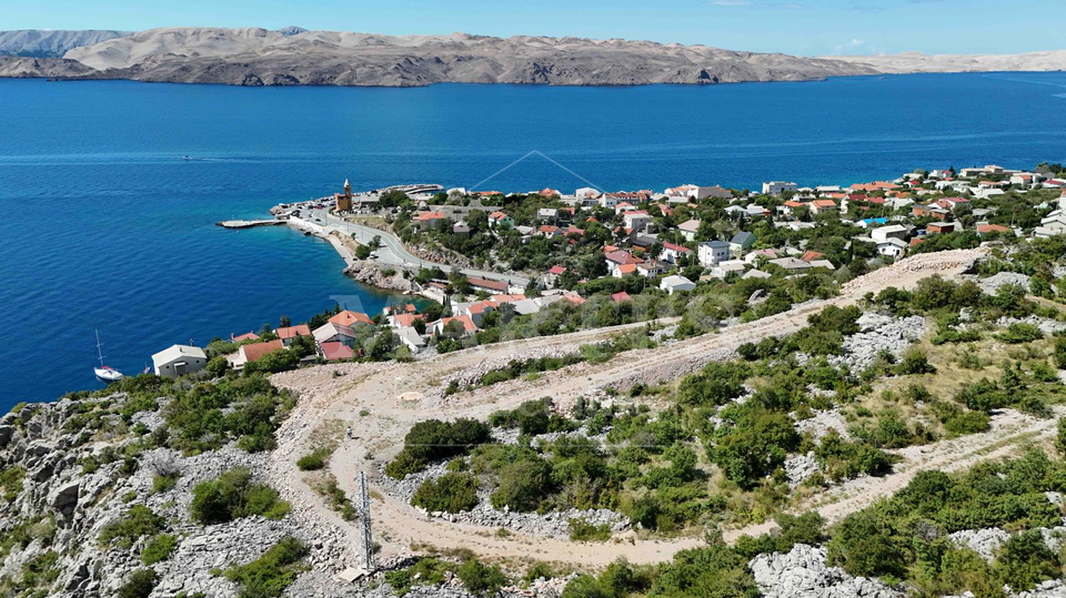 Gra&dstrok;evinsko zemlji&scaron;te na top lokaciji u samom Karlobagu&comma; 759 m2