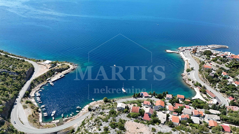 Gra&dstrok;evinsko zemlji&scaron;te na top lokaciji u samom Karlobagu&comma; 759 m2