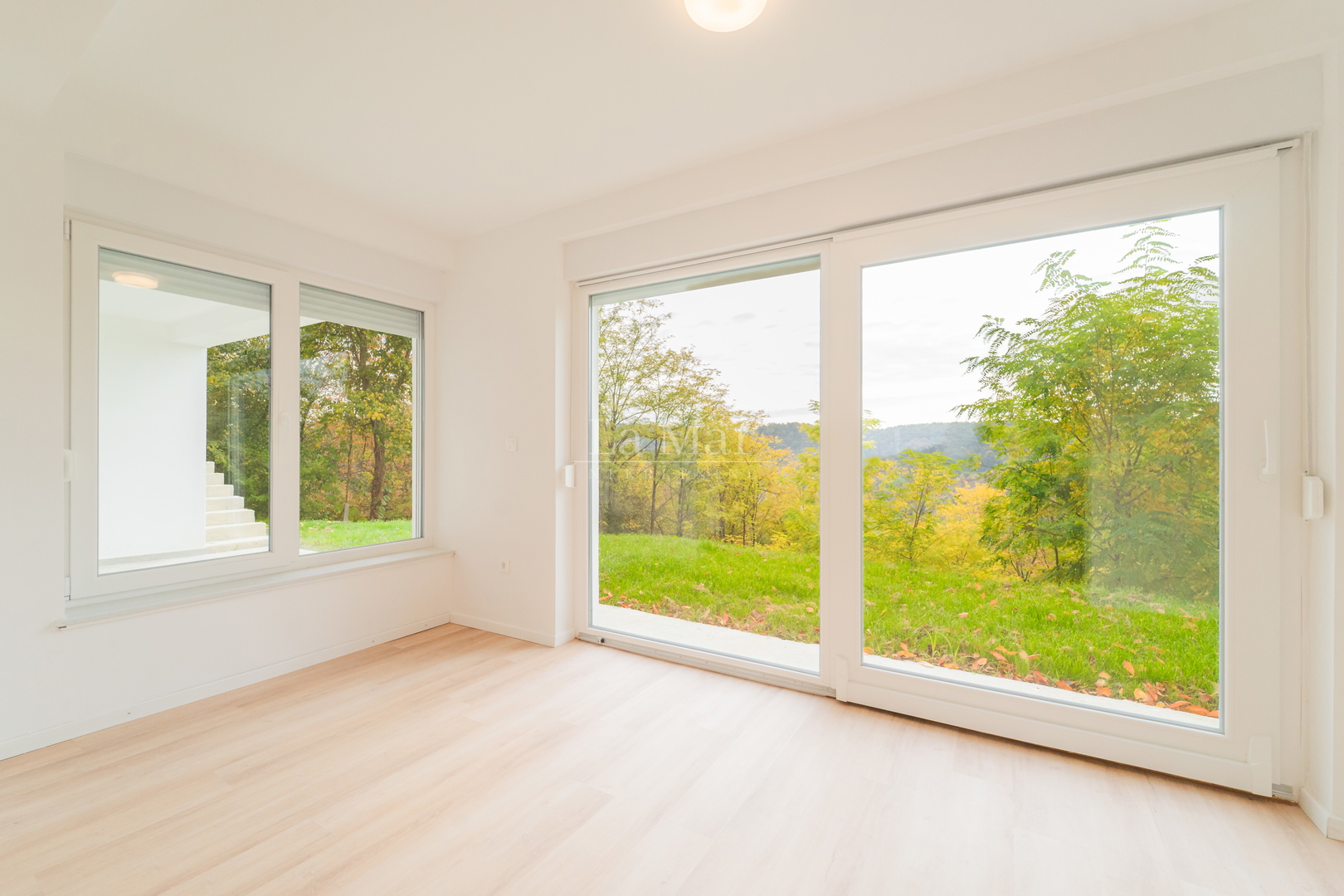 Okolica Samobora - Stan u prizemlju sa vrtom i prekrasnim pogledom- 76,8m2