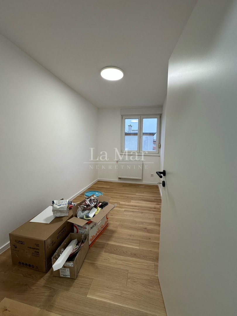 Kod Ozaljske-potpuno adpatiran dvosoban stan, 3.kat