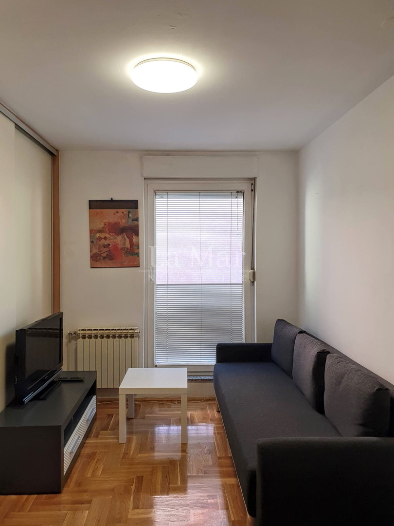 Trešnjevka-  kod kazališta Trešnja, 2003.g. gradnje