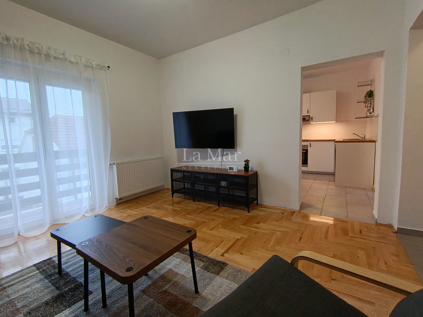 DUBRAVA-blizina Avenije, trosoban stan, potpuno uređen i namješten