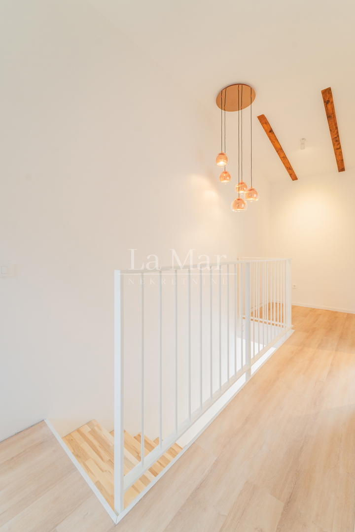 Okolica Samobora - Dvoetažni stan sa  balkonom i prekrasnim pogledom- 186,46 m2