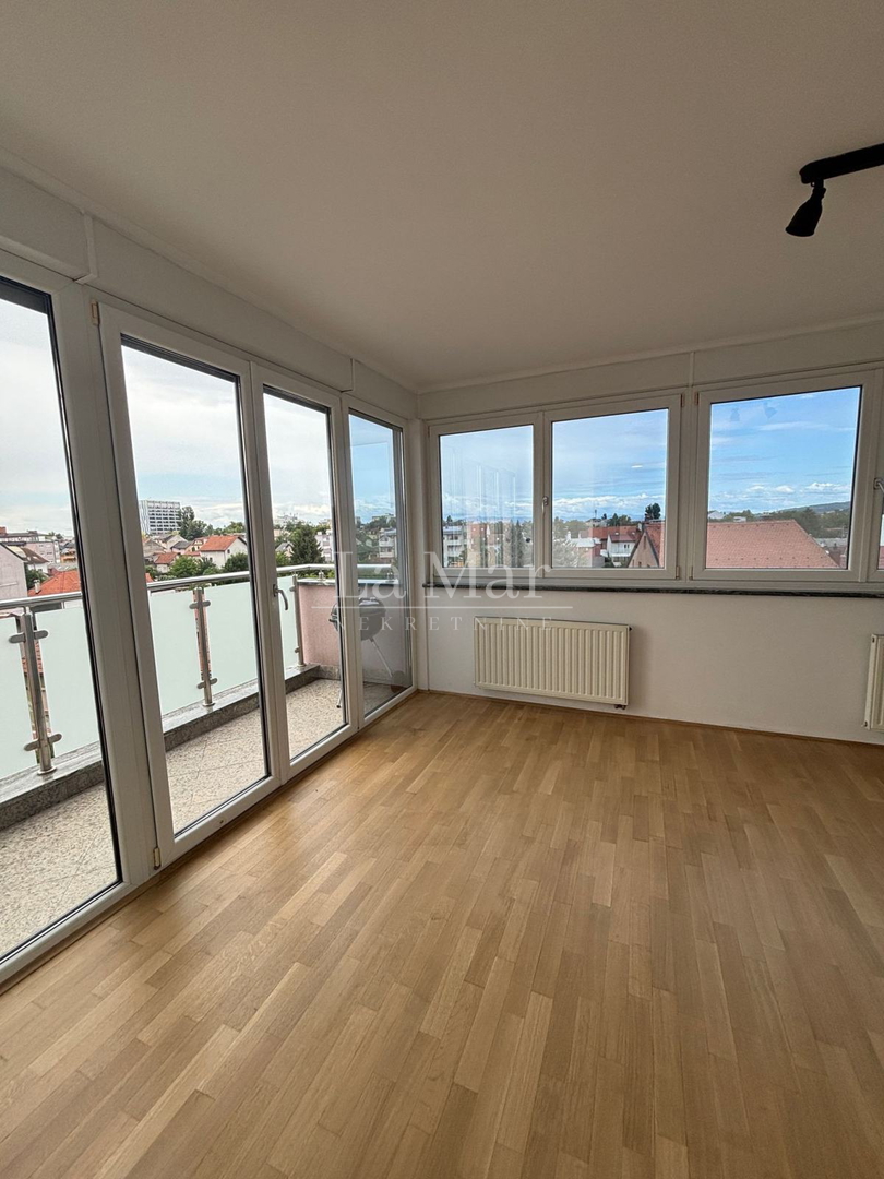 Trosoban stan na Trešnjevci + parkirno mjesto, 2012.g.