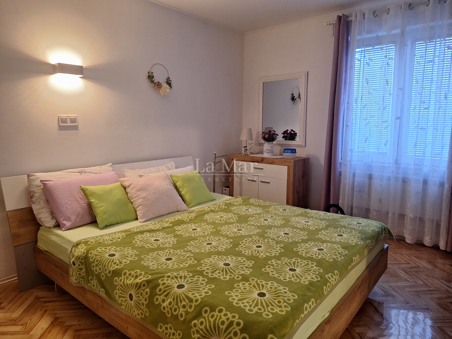 DUBRAVA- kuća s dvorištem i garažom na izvrsnoj lokaciji