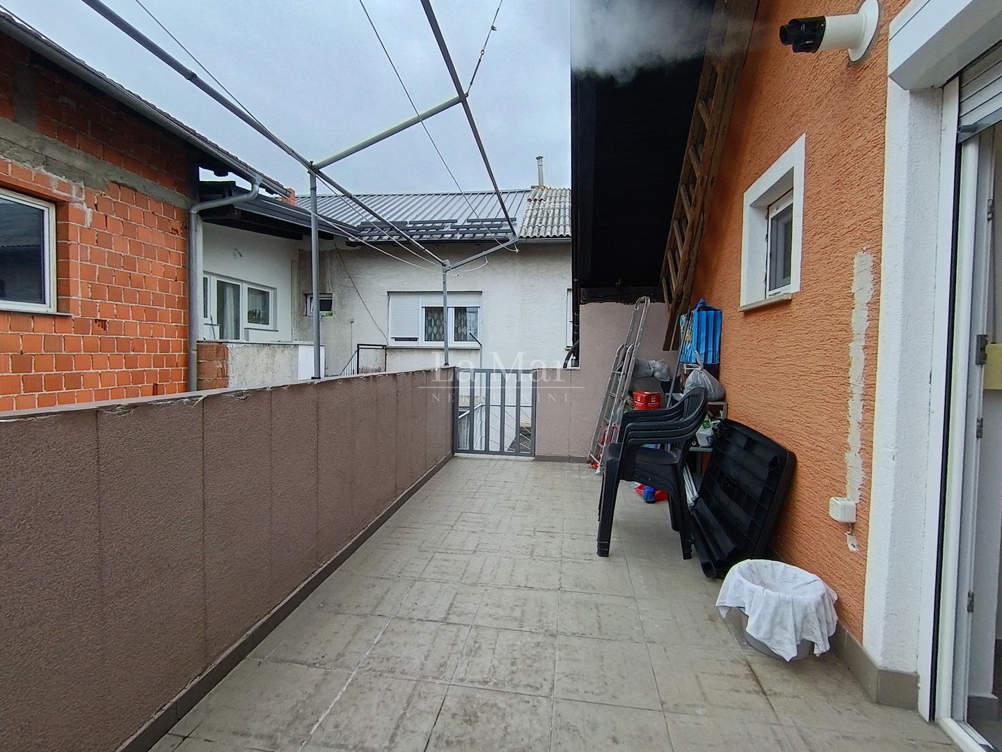 DUBRAVA-blizina Avenije, trosoban stan, potpuno uređen i namješten