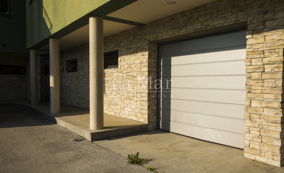 Zagreb - Podsused- trosoban stan sa garažom- 100 m2