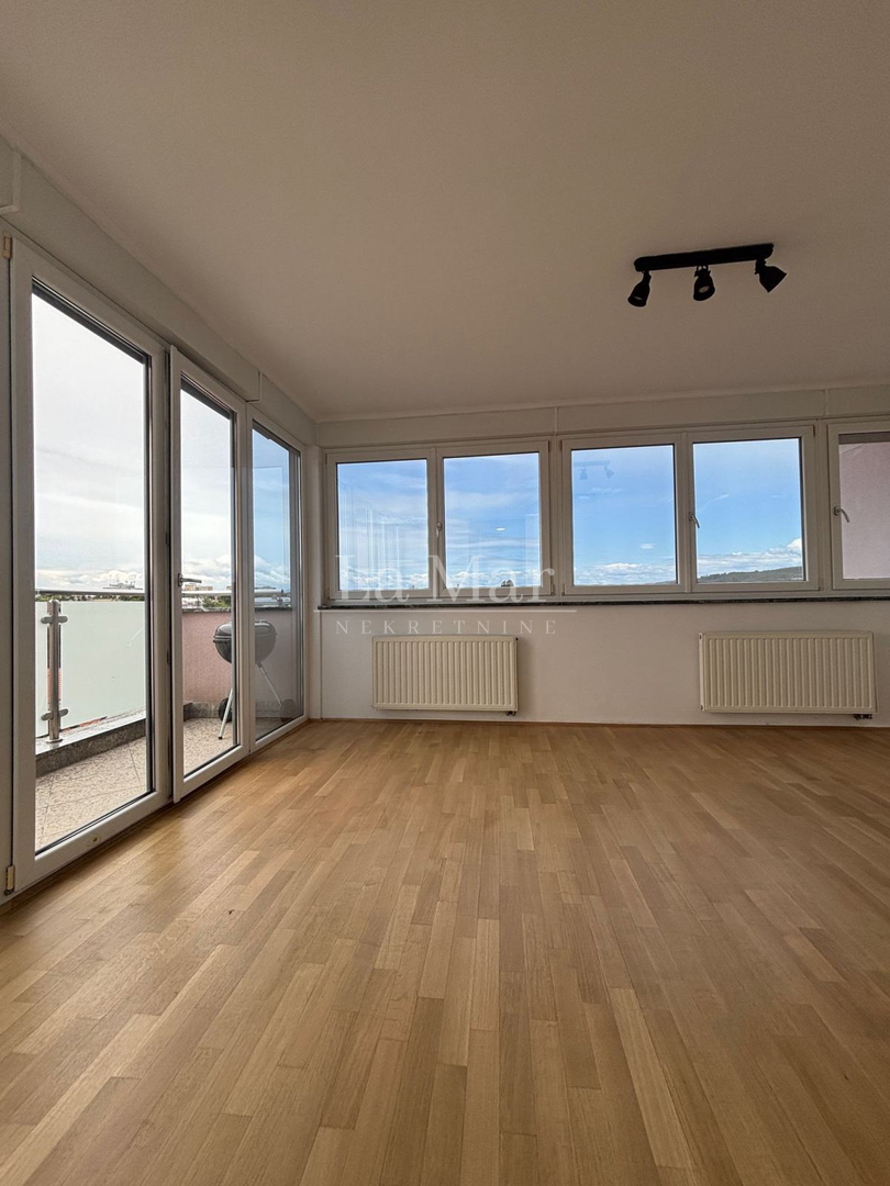 Trosoban stan na Trešnjevci + parkirno mjesto, 2012.g.