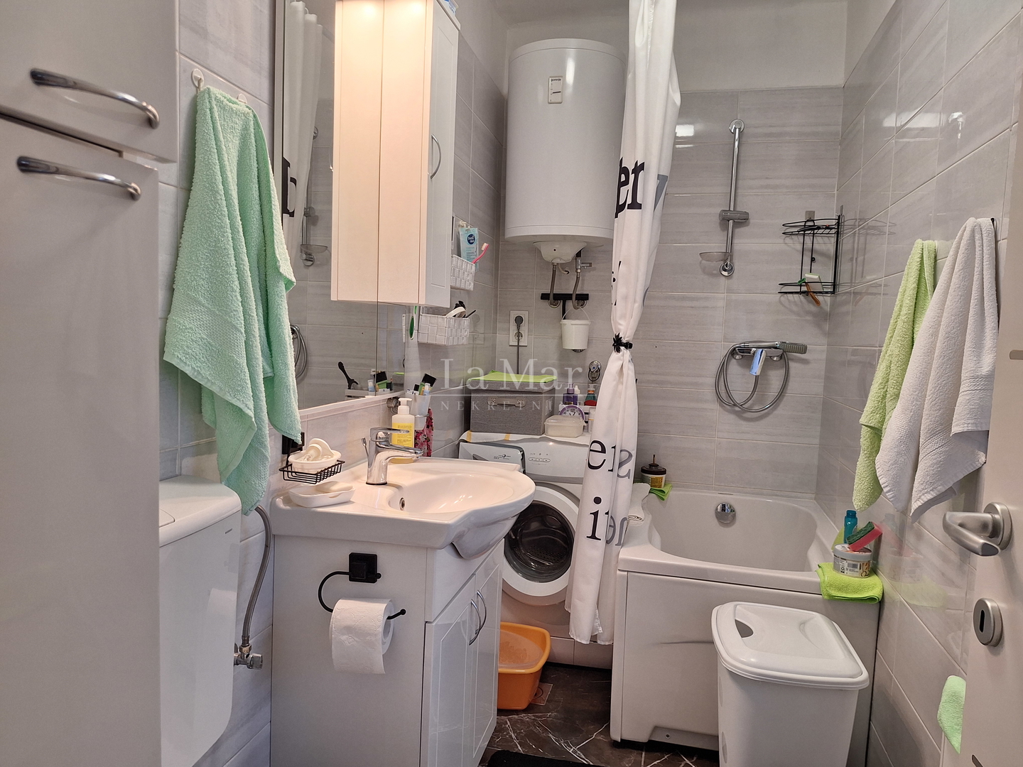 DUBRAVA- kuća s dvorištem i garažom na izvrsnoj lokaciji