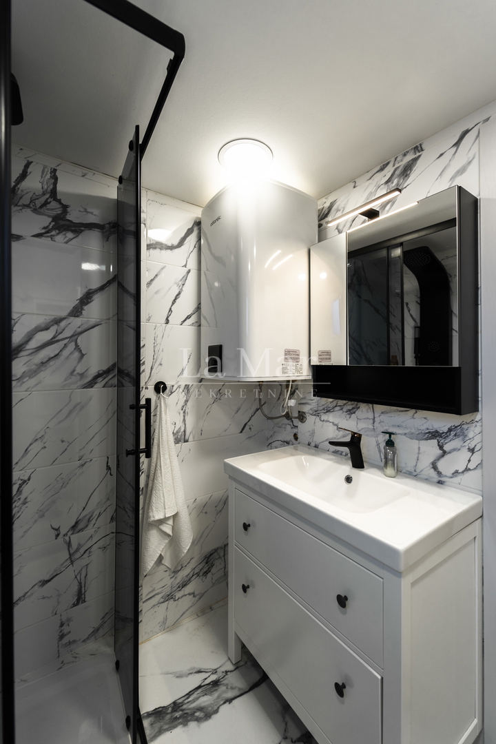 ZADAR- pogled na crkvu sv. Stošije, uređen stan, 4s