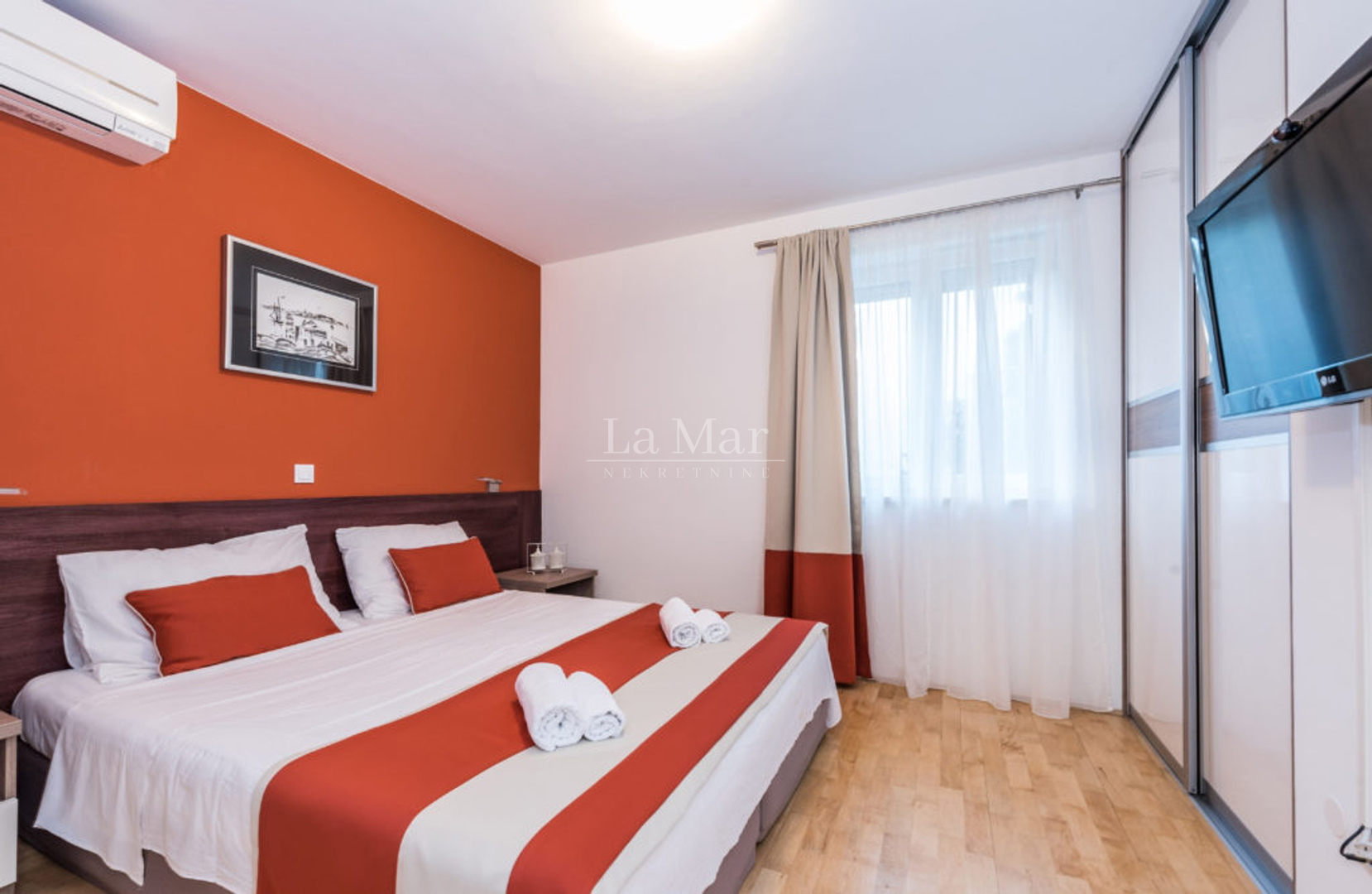 NOVALJA- Apartman PRVI RED DO MORA sa pripadajućim bazenom - E2 - 146.90m2