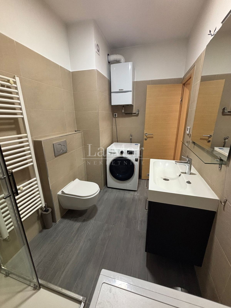 Trosoban stan na Trešnjevci + parkirno mjesto, 2012.g.