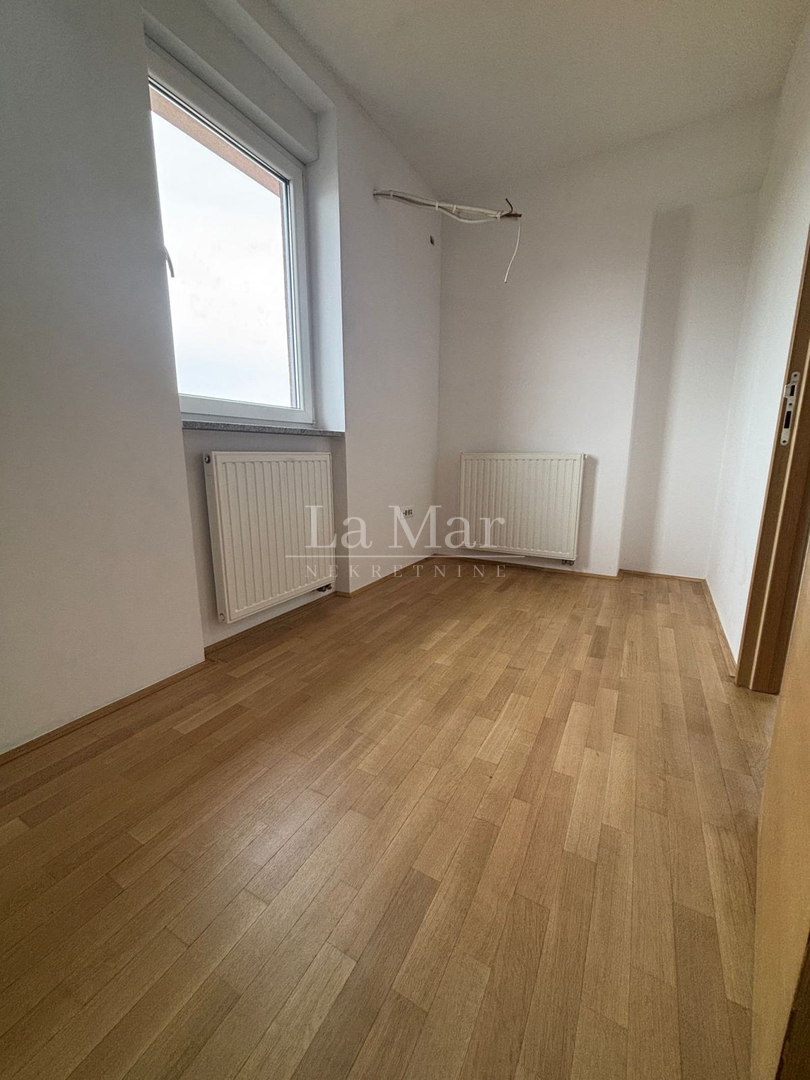 Trosoban stan na Trešnjevci + parkirno mjesto, 2012.g.