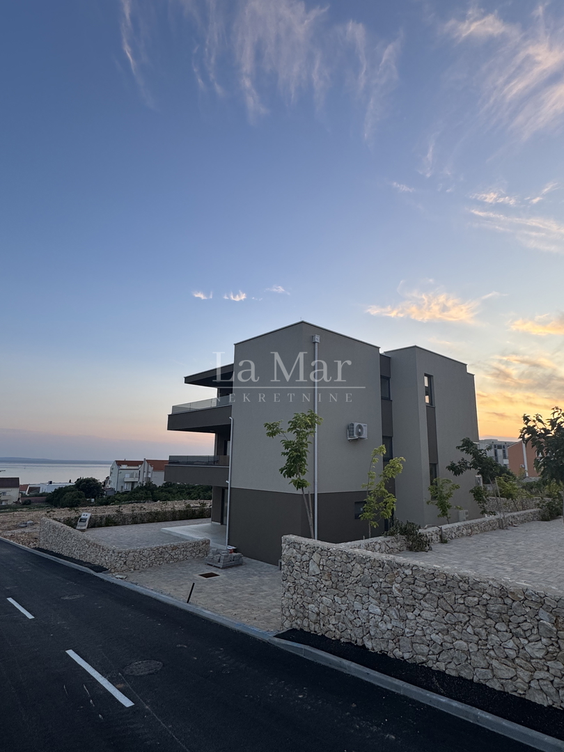 EKSKLUZIVNO! Novogradnja u Novalji s pogledom na more -S2- 76,12 m2 - I kat