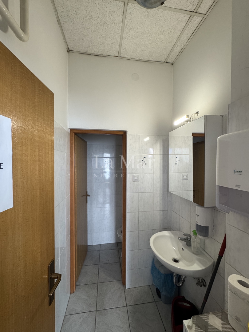 Stenjevec- dvoetažni poslovni prostor- 407 m2