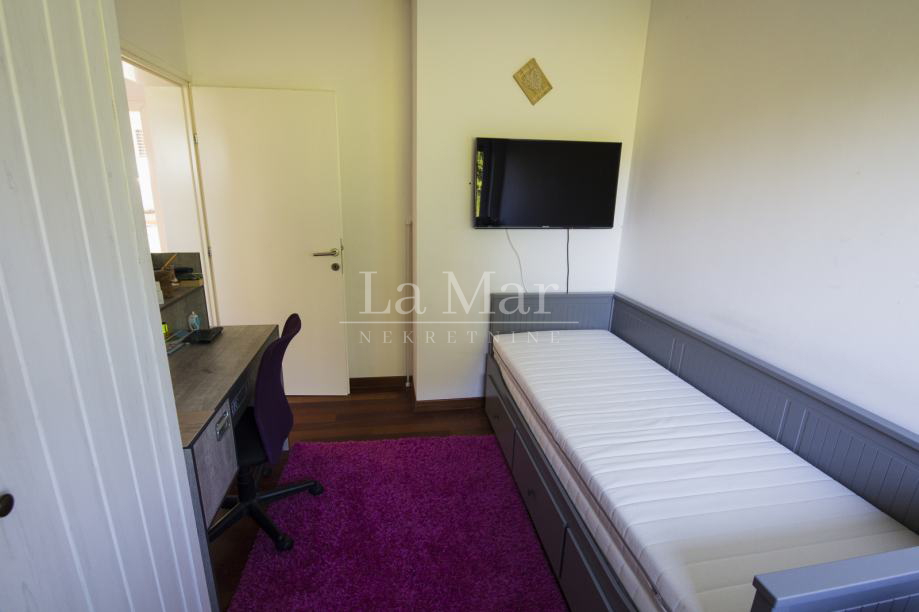 Zagreb - Podsused- trosoban stan sa garažom- 100 m2