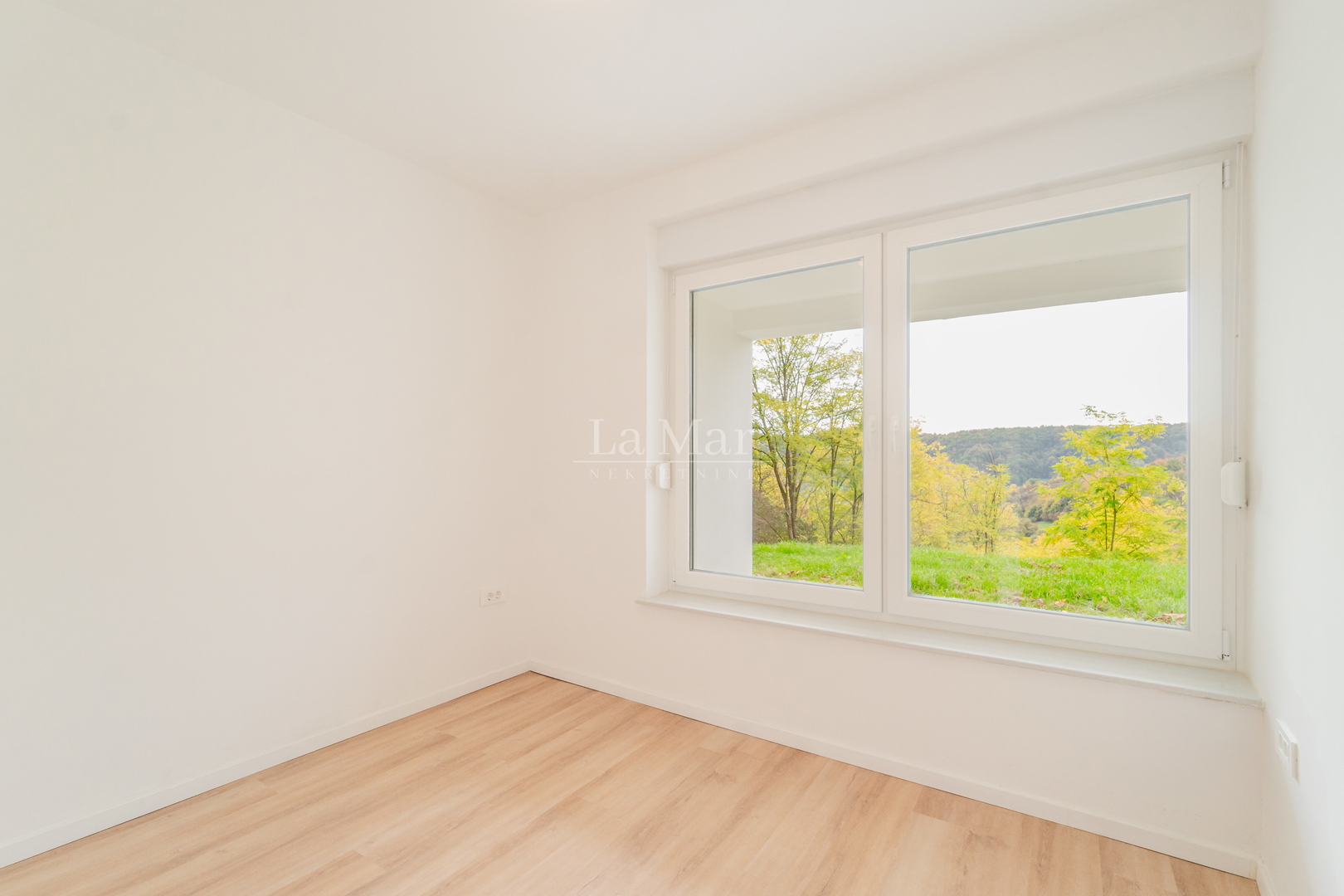 Okolica Samobora - Stan u prizemlju sa vrtom i prekrasnim pogledom- 76,8m2