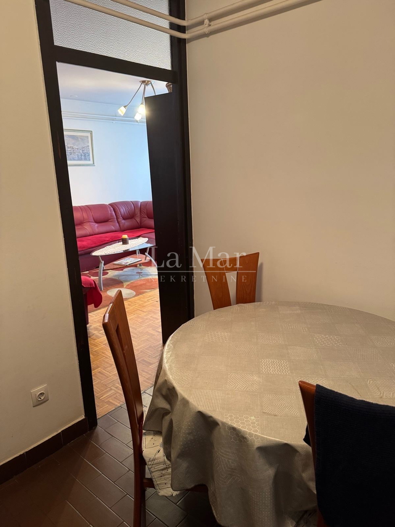 VRBANI-blizina Jaruna- trosoban stan na 2.katu