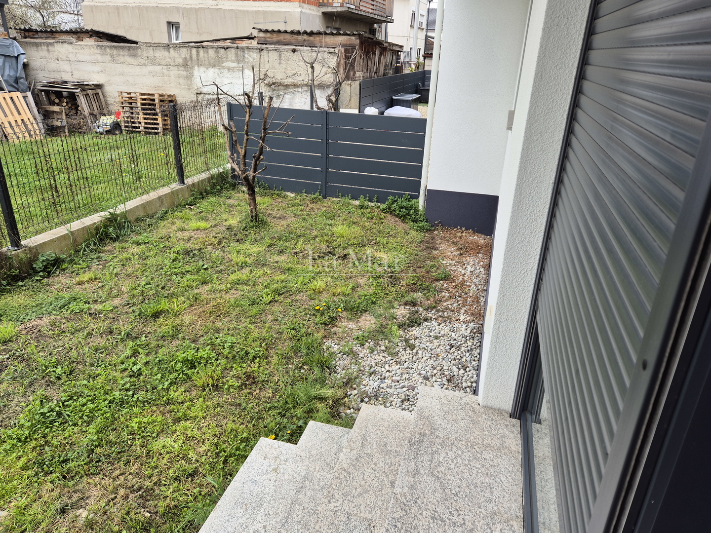 Sesvete, Brestje, NOVOGRADNJA 64m2, obiteljski 3 sobni namješten stan s vrtom