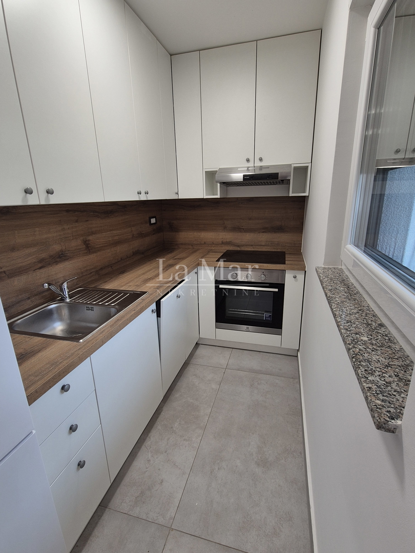 Sesvete, Brestje, NOVOGRADNJA 64m2, obiteljski 3 sobni namješten stan s vrtom