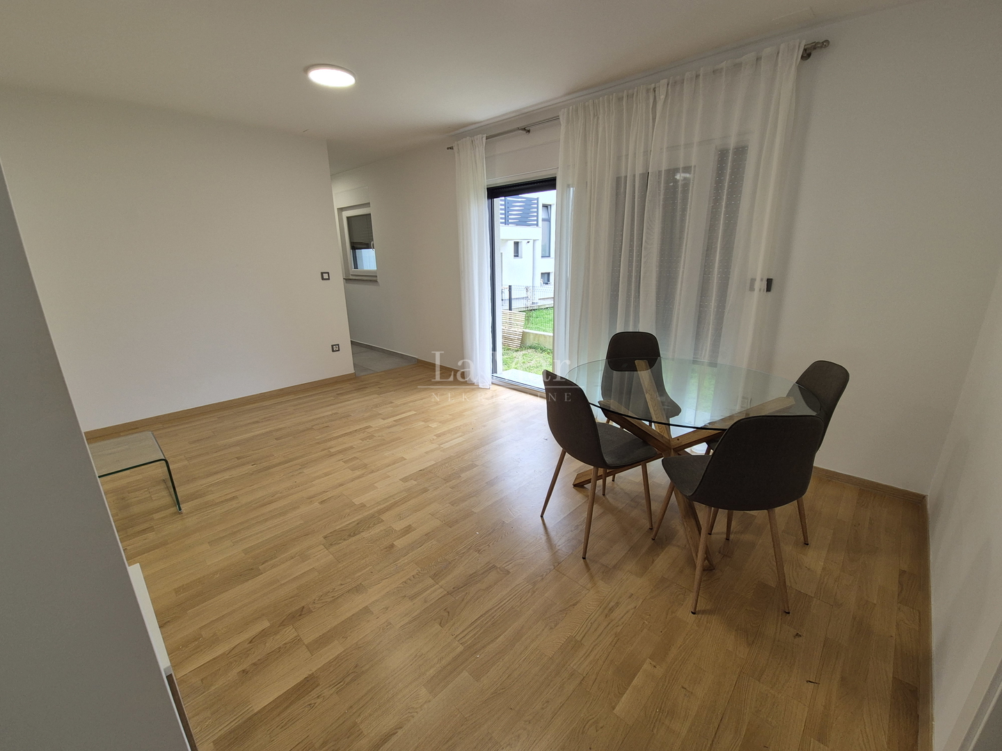 Sesvete, Brestje, NOVOGRADNJA 64m2, obiteljski 3 sobni namješten stan s vrtom