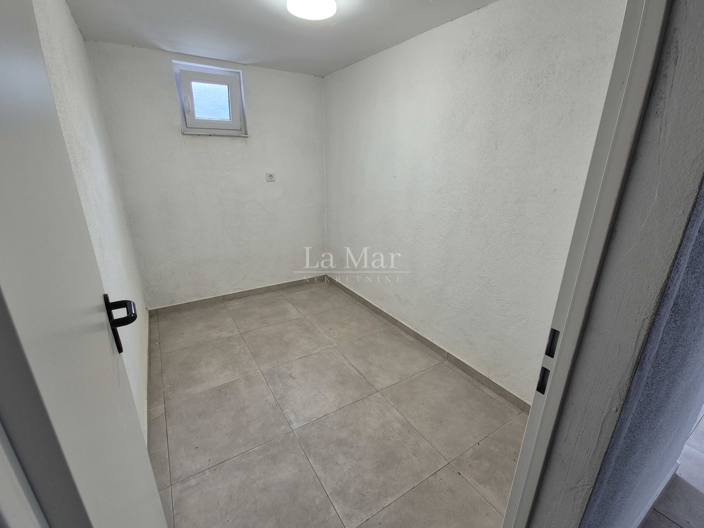 Sesvete, Brestje, NOVOGRADNJA 64m2, obiteljski 3 sobni namješten stan s vrtom