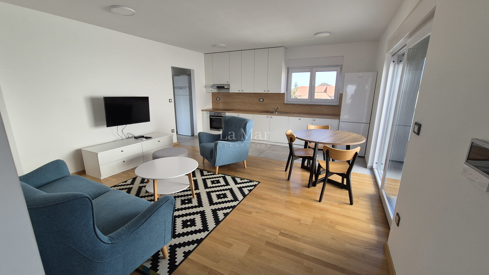 Sesvete, Brestje, NOVIJA GRADNJA 67m2, obiteljski 3 sobni namješten stan s 2 terase