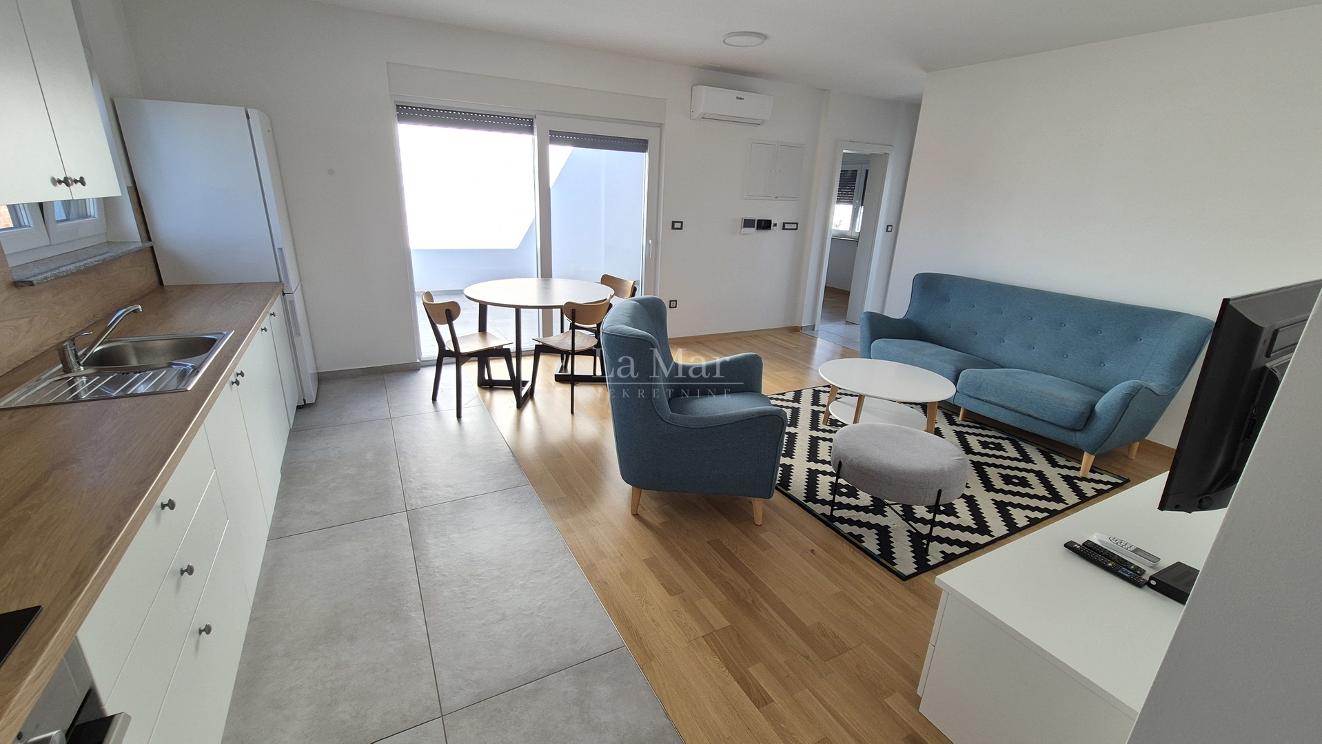 Sesvete, Brestje, NOVIJA GRADNJA 67m2, obiteljski 3 sobni namješten stan s 2 terase