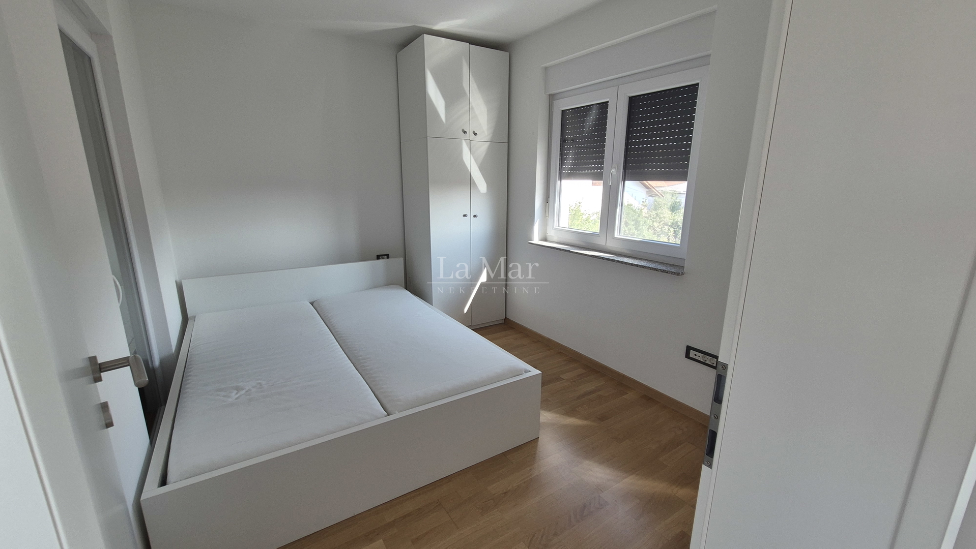 Sesvete, Brestje, NOVIJA GRADNJA 67m2, obiteljski 3 sobni namješten stan s 2 terase