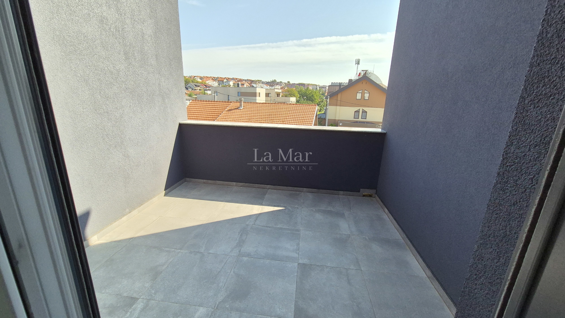 Sesvete, Brestje, NOVIJA GRADNJA 67m2, obiteljski 3 sobni namješten stan s 2 terase