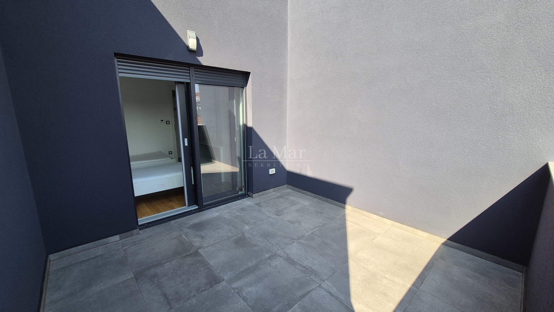 Sesvete, Brestje, NOVIJA GRADNJA 67m2, obiteljski 3 sobni namješten stan s 2 terase